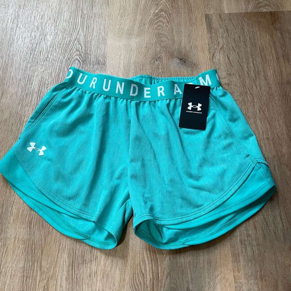 New Women’s Under Armour shorts with pockets